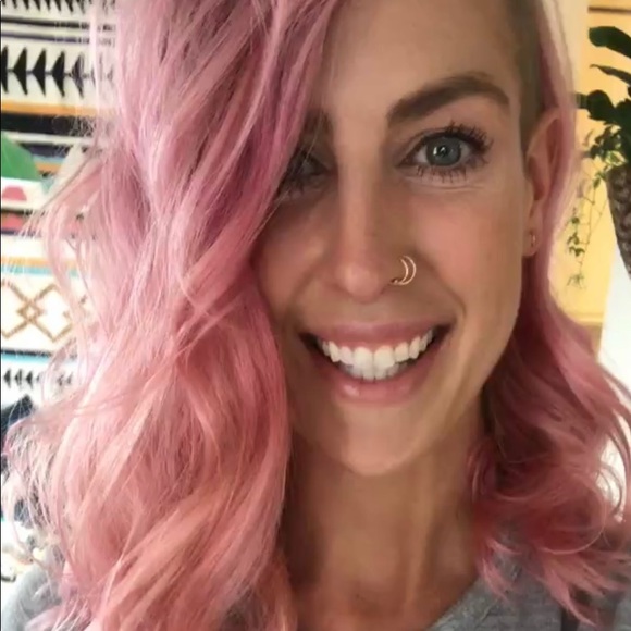 Meet your Posher, Renaye - Picture 2 of 3